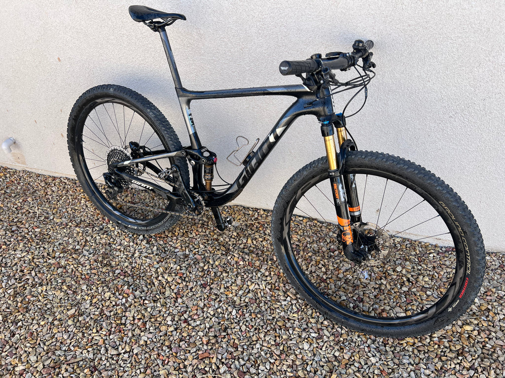 Giant Anthem - Large