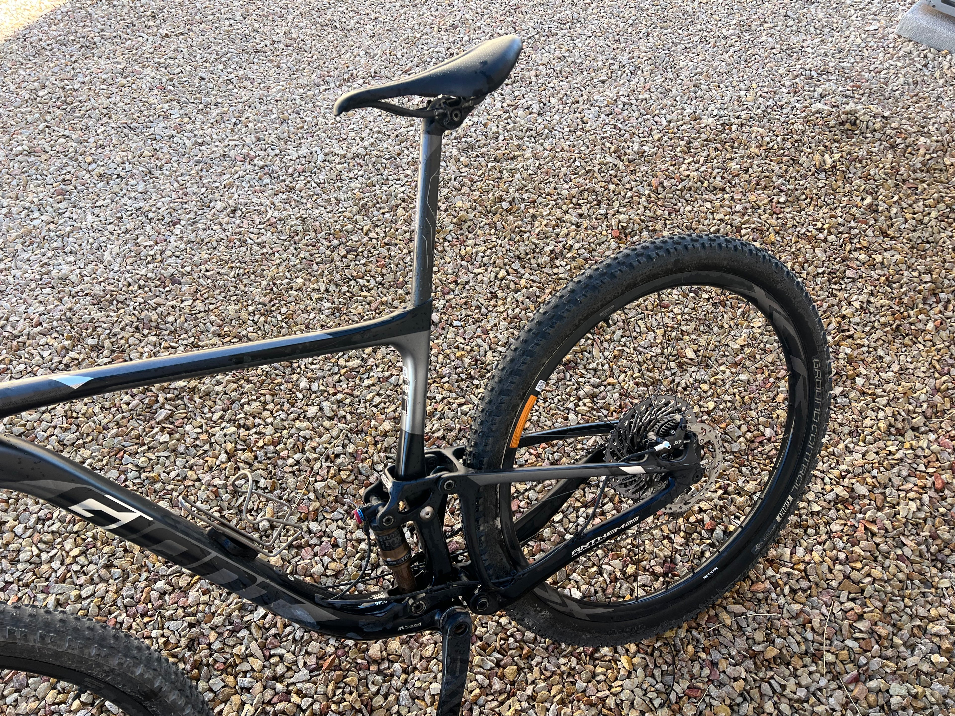 Giant Anthem - Large