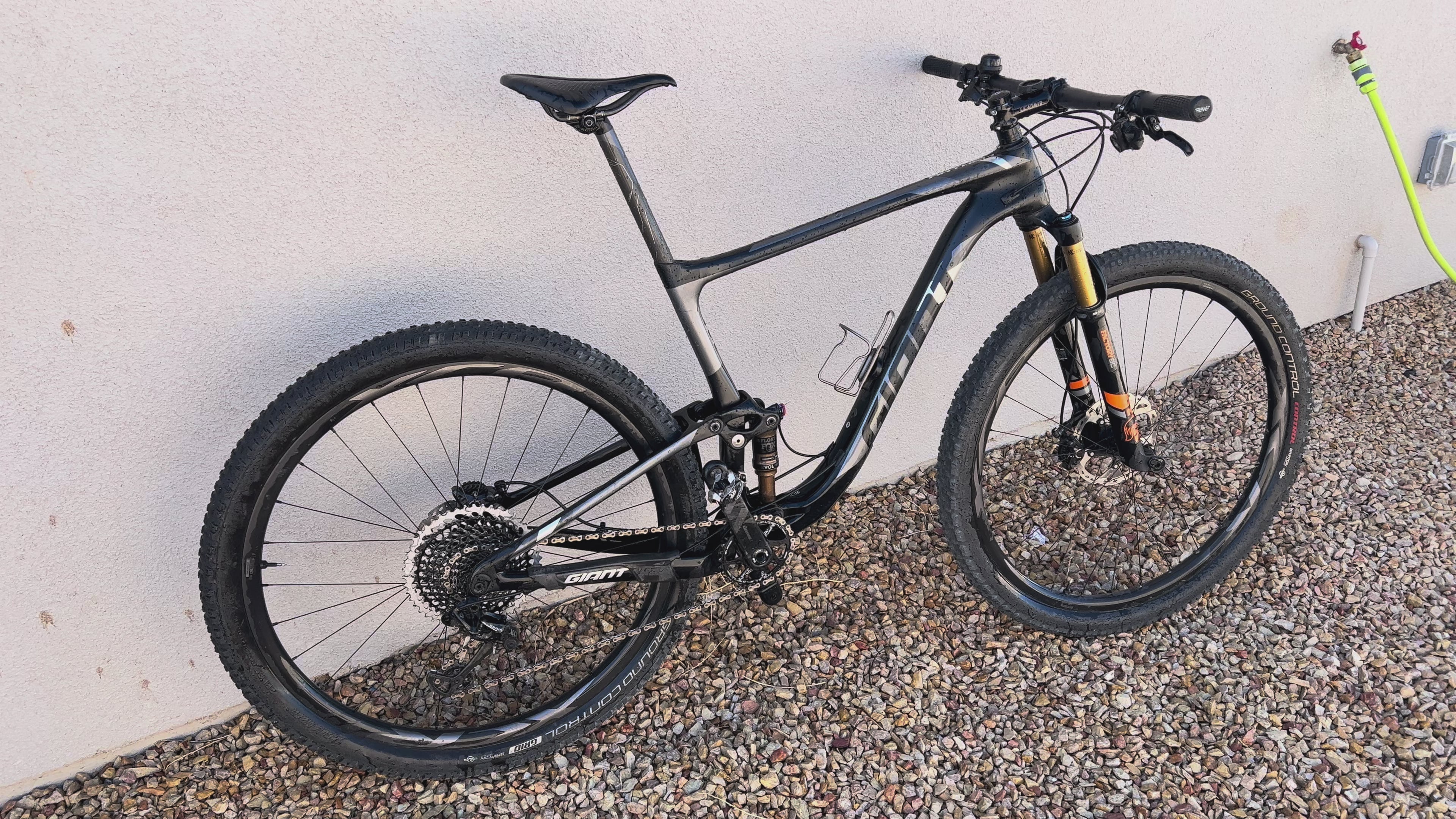 Giant Anthem - Large